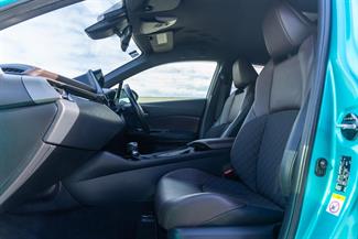 2017 Toyota C-HR - Thumbnail