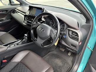 2017 Toyota C-HR - Thumbnail