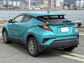 2017 Toyota C-HR - Thumbnail