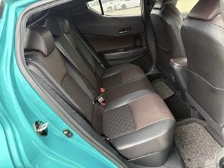 2017 Toyota C-HR - Thumbnail