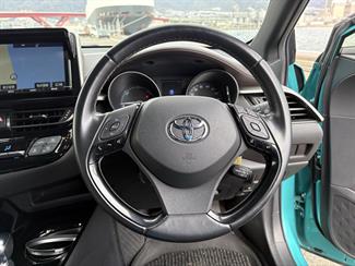 2017 Toyota C-HR - Thumbnail