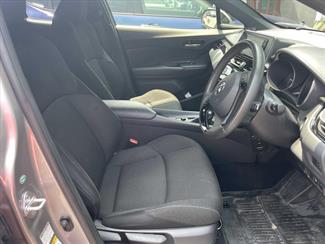 2017 Toyota C-HR - Thumbnail