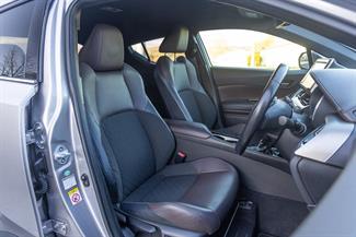 2017 Toyota C-HR - Thumbnail