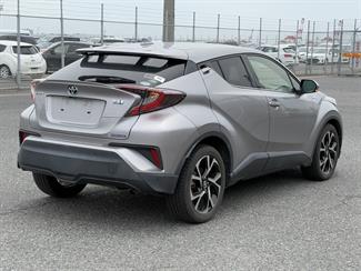 2017 Toyota C-HR - Thumbnail