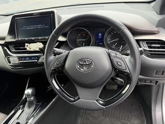 2017 Toyota C-HR - Thumbnail