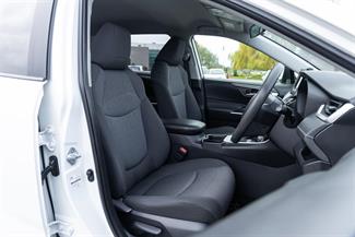 2019 Toyota RAV4 - Thumbnail