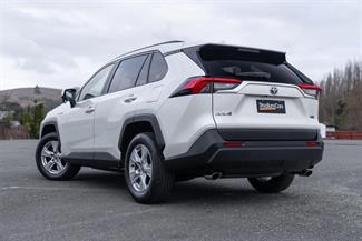 2019 Toyota RAV4 - Thumbnail