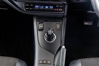 2016 Toyota Auris - Thumbnail