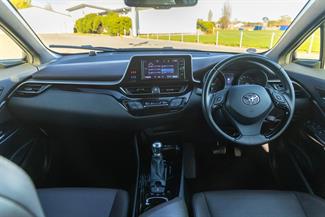 2017 Toyota C-HR - Thumbnail