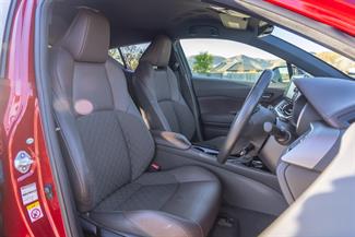 2017 Toyota C-HR - Thumbnail