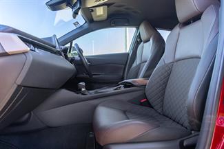 2017 Toyota C-HR - Thumbnail
