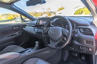 2017 Toyota C-HR - Thumbnail