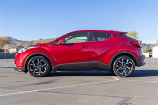 2017 Toyota C-HR - Thumbnail