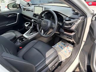2019 Toyota RAV4 - Thumbnail