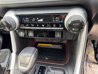 2019 Toyota RAV4 - Thumbnail