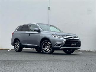 2017 Mitsubishi Outlander - Thumbnail