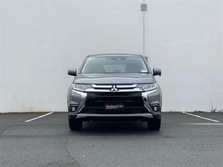 2017 Mitsubishi Outlander - Thumbnail