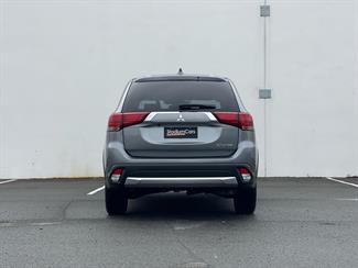 2017 Mitsubishi Outlander - Thumbnail