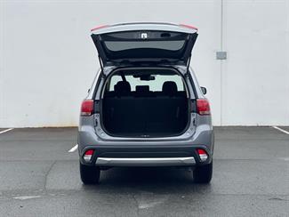 2017 Mitsubishi Outlander - Thumbnail