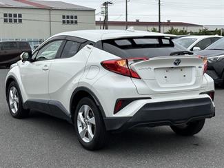 2017 Toyota C-HR - Thumbnail