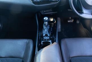 2017 Toyota C-HR - Thumbnail
