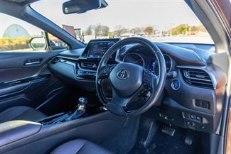 2017 Toyota C-HR - Thumbnail