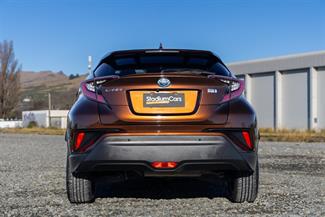 2017 Toyota C-HR - Thumbnail
