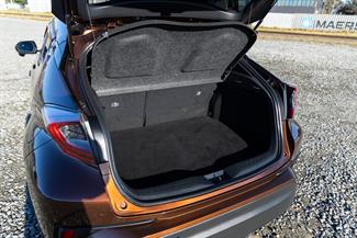 2017 Toyota C-HR - Thumbnail