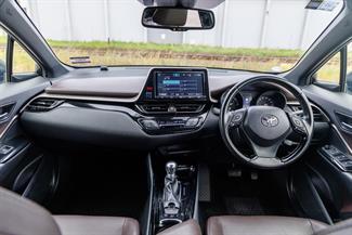 2017 Toyota C-HR - Thumbnail