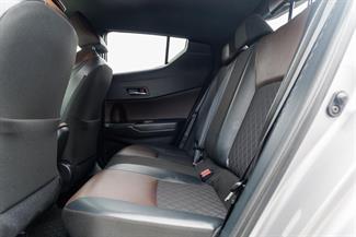 2017 Toyota C-HR - Thumbnail