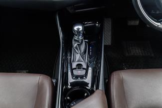 2017 Toyota C-HR - Thumbnail