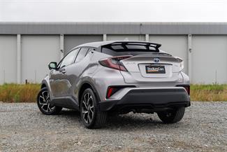 2017 Toyota C-HR - Thumbnail