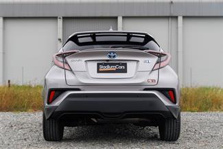 2017 Toyota C-HR - Thumbnail