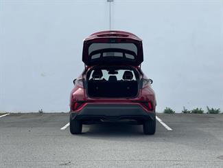 2018 Toyota C-HR - Thumbnail