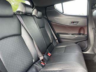 2017 Toyota C-HR - Thumbnail