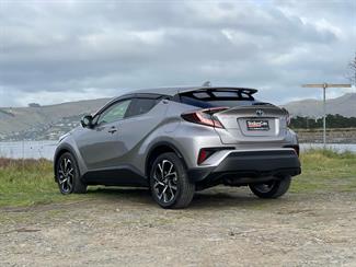 2017 Toyota C-HR - Thumbnail