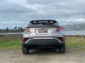 2017 Toyota C-HR - Thumbnail