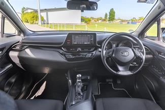 2017 Toyota C-HR - Thumbnail