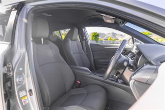 2017 Toyota C-HR - Thumbnail