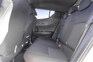 2017 Toyota C-HR - Thumbnail