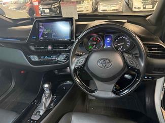 2017 Toyota C-HR - Thumbnail