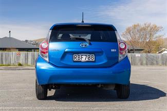 2013 Toyota AQUA - Thumbnail