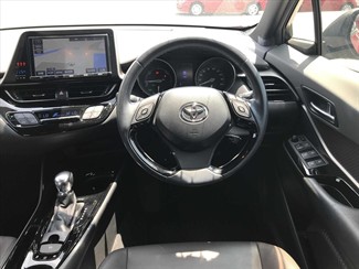 2017 Toyota C-HR - Thumbnail