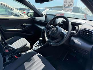 2022 Toyota Yaris - Thumbnail