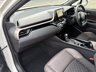 2017 Toyota C-HR - Thumbnail
