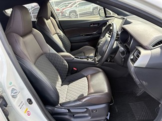 2017 Toyota C-HR - Thumbnail