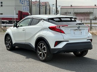 2017 Toyota C-HR - Thumbnail