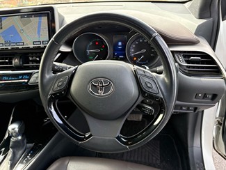 2017 Toyota C-HR - Thumbnail