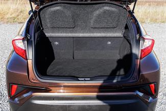 2017 Toyota C-HR - Thumbnail