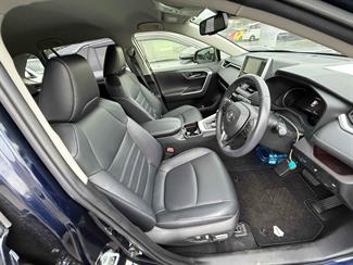 2019 Toyota RAV4 - Thumbnail